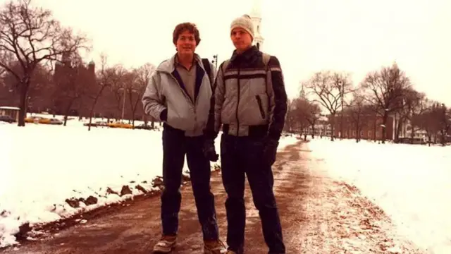 Steve dan Scott selisih usianya dua tahun dan sangat dekat.