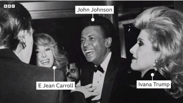 Trump wuxuu isku khalday inuu kala garto xaaskiisa iyo Carroll oo sawirka ka wada muuqda