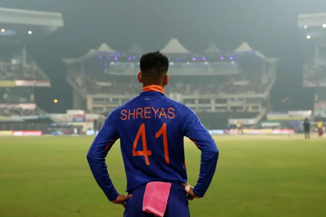 بہت سے لوگ شریاس اییر کو منتخب نہ کیے جانے کو گوتم گمبھیر کی دشمنی قرار دے رہے ہیں جبکہ بہت سے لوگ وزیر اعظم مودی کی ناراضگی بتا رہے ہیں