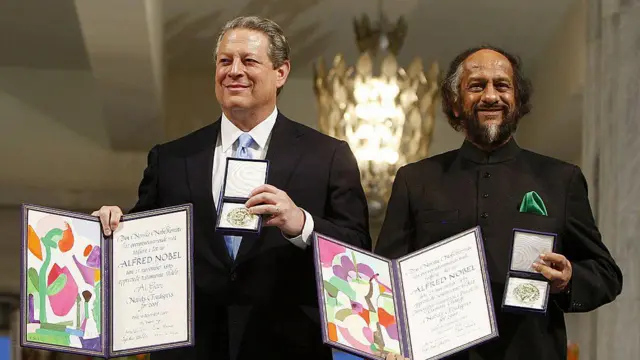 Al Gore junto a Rajenda Pachauri