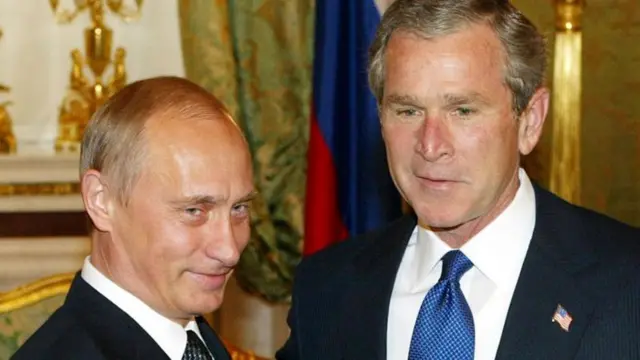 પુતિન અને અમેરીકી રાષ્ટ્રપતિ બુશ