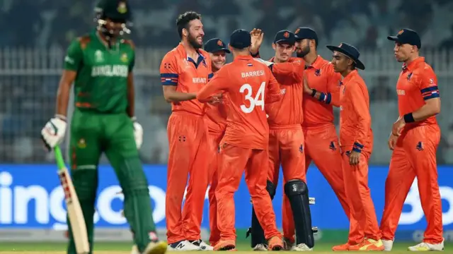 নাজমুল হোসেন শান্তকে আউট করে ইডেনে নেদারল্যান্ডসের সেলিব্রেশন