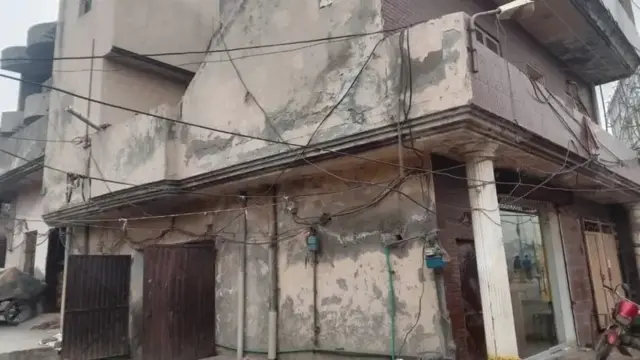 وہ گھر جہاں پر ماں کو ان کے تین بچوں سمیت قتل کیا گیا
