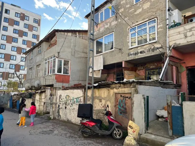 Yangının yaşandığı evin bulunduğu sokak