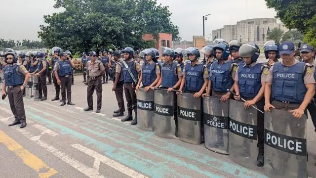 সারা দেশে পুলিশকে সতর্ক থাকার নির্দেশনা দিয়েছে পুলিশ সদর দপ্তর