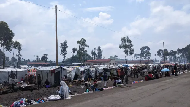 Abris de réfugiés à l'école primaire de Mboga à Kanyaruchinya