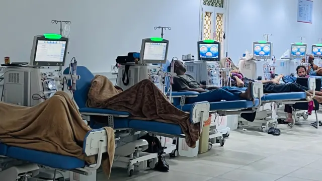 استقبل مستشفى الكلى بترهونة عددا من المصابين والمرضى القادمين من طرابلس هربا من القتال