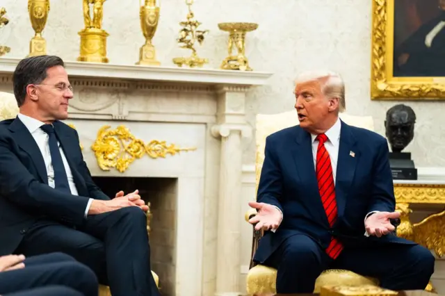 ABD Başkanı Donald Trump ile Nato Genel Sekreteri Mark Rutte Washington'daki Beyaz Saray'ın Oval Ofisi'nde toplantı yapıyorlar.
