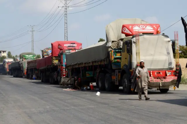 کامیون‌های حامل کالاهای صادراتی افغانستان 