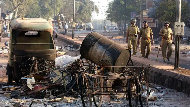 গুজরাত দাঙ্গার প্রসঙ্গ বাদ দেওয়া হয়েছে একাদশ শ্রেণীর বই থেকে