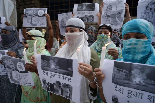 मणिपुर में हिंसा के ख़िलाफ़ प्रदर्शन करते कांग्रेस के कार्यकर्ता