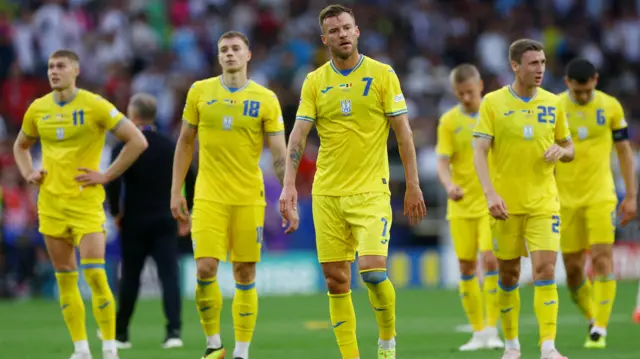 Футболисты на поле