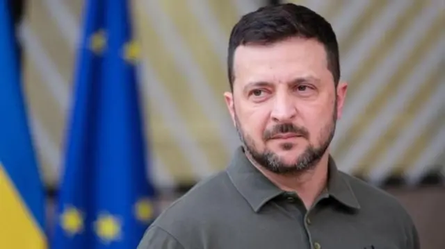 રશિયા-યુક્રેન યુદ્ધ: ઝેલેન્સ્કી બોલ્યા- શાંતિ કે નાટો સભ્યપદ મળે તો પદ છોડવા તૈયાર- ન્યૂઝ અપડેટ