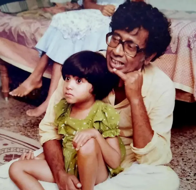 नाटकांचे दौरे, सिनेमांचं शूटिंग, सामाजिक कार्य यांमध्ये प्रचंड बिझी असलेले निळू फुले आपल्या कुटुंबात, छंदांमध्ये, शेतीतही तितकाच वेळ काढून रमायचे.