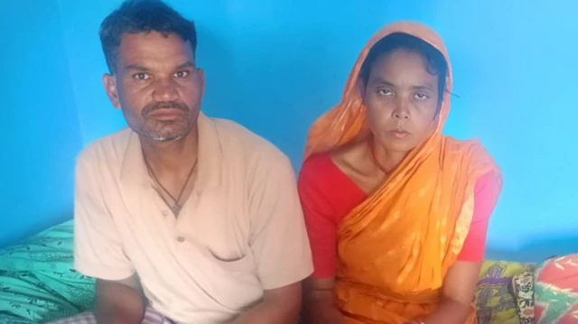 
पुष्पा महतोचे वडील अनंत महतो आणि आई रेखा देवी.
