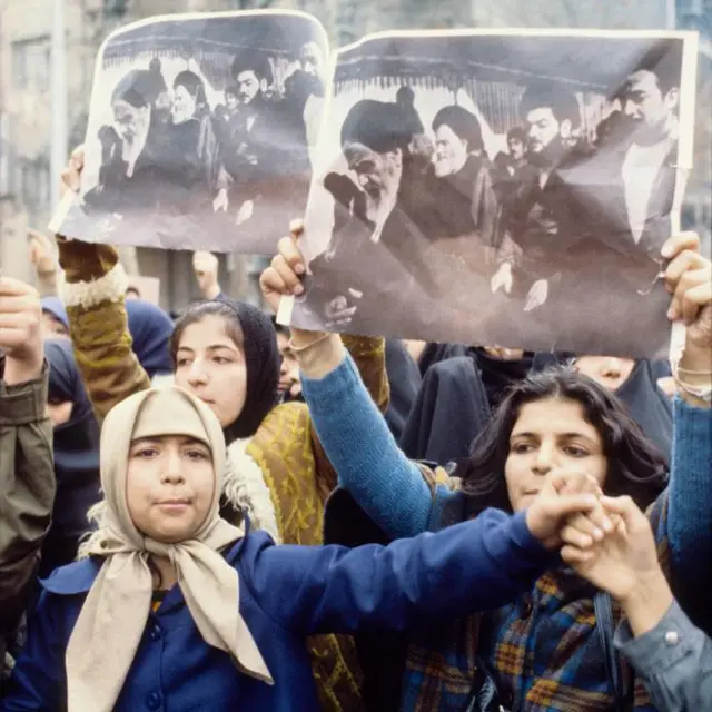 تا انقلاب اسلامی در سال ۱۳۵۷، حجاب برای زنان اجباری نبود