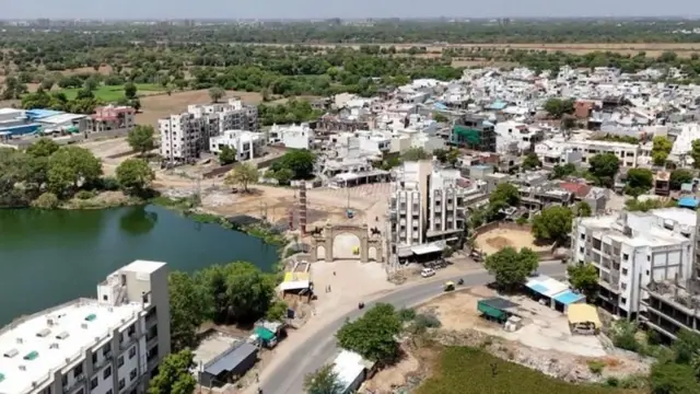 सरकारने जमीन सर्वेक्षणाचे काम सुरू केले आहे. 