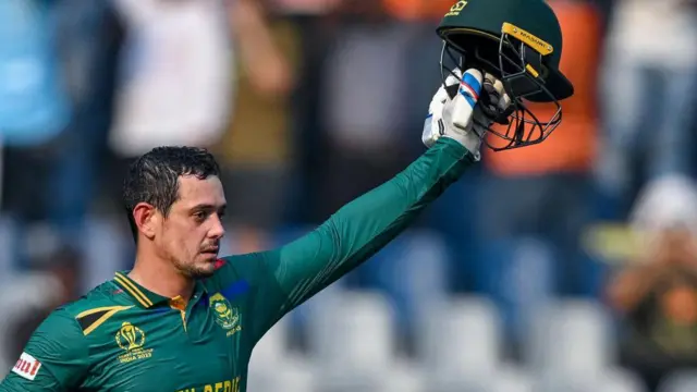 বাংলাদেশের বিরুদ্ধে শতরানের পর কুইন্টন ডি কক