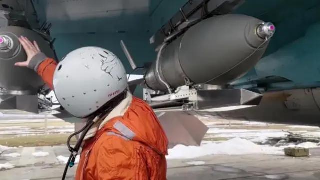 Xiyyaarri waraanaa Su-34M misaa'eloota fageenya dheeraa imalan baachuu danda'a