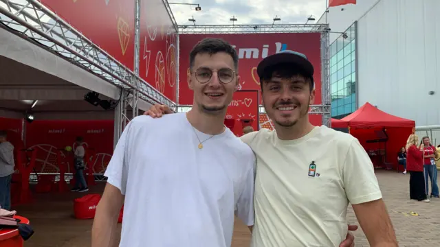 Mark (levo) i Džuls (desno) 