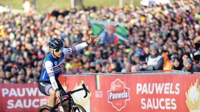 نیستروم در سایکلوکراس هلند و بلژیک، ورزشکار محبوب هواداران شد