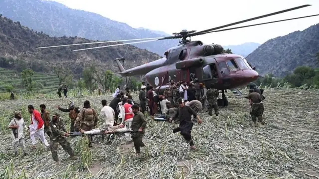 گروه امداد با هلیکوپترها خود را به منطقه کوهستانی زلزلهزده در ولایت کنر رساندهاند