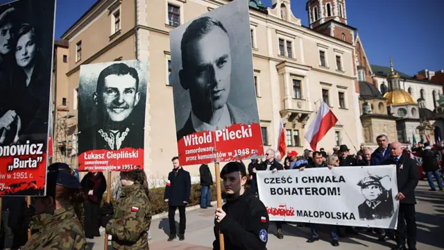Демонстрация в память о "проклятых солдатах" на улице польского города