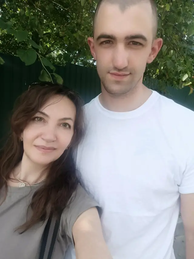 Інна Колбасова з сином після повернення з полону
