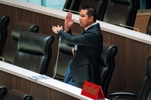 ชัยชนะ เดชเดโช สส.บัญชีรายชื่อ พรรค ปชป. ให้ฉายา ครม. ว่า “รัฐบาลอุลตร้าแมนพลัส” อันมาจากท่าประจำตัวของนายกฯ แต่บอกด้วยว่า “เป็นอุลตร้าแมนไร้พลังงาน” เพราะตั้งแต่เป็นรัฐบาลมามีแต่ทำให้ค่าน้ำมันและพลังงานเพิ่มสูงขึ้น “ทำให้ประชาชนอยู่ด้วยความยากเย็นลำบากตลอดมา”