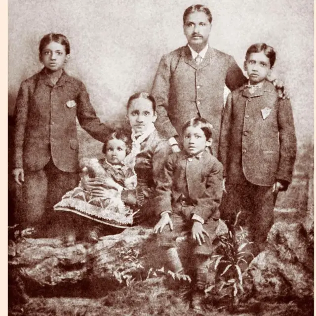 அரவிந்தர் கோஷ் மற்றும் அவரது குடும்பம்