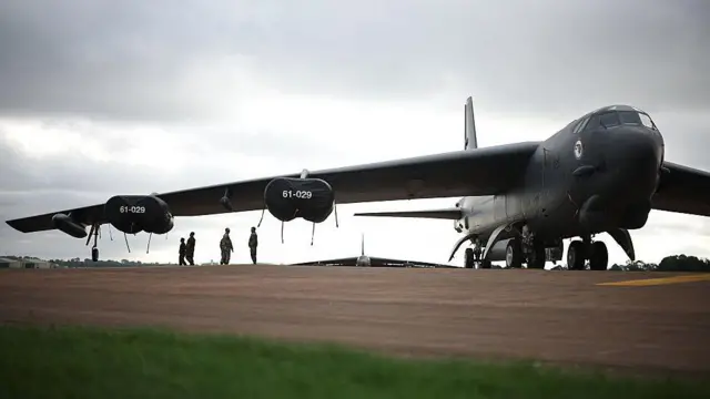 Американский бомбардировщик на базе королевских ВВС Фэрфорд в сентябре 2025