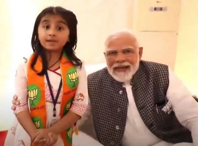 આ﻿ધ્યાબાએ વડા પ્રધાન નરેન્દ્ર મોદીને કવિતા સંભળાવી
