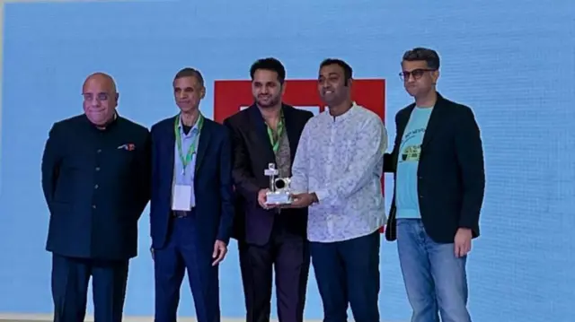 બીબીસી, ઈએનબીએ પુરસ્કાર, જુગલ પુરોહિત, દેબલિન રોય, 'બેસ્ટ ન્યૂઝ કવરેજ હિંદી' માટે સિલ્વર પુરસ્કાર