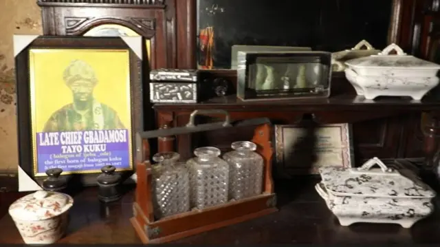 Awọn ẹsọ ile ti Balogun Kuku fi se ile ni ọṣọ