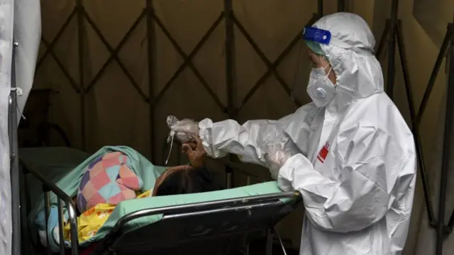 ภาพพยาบาลรักษาคนไข้