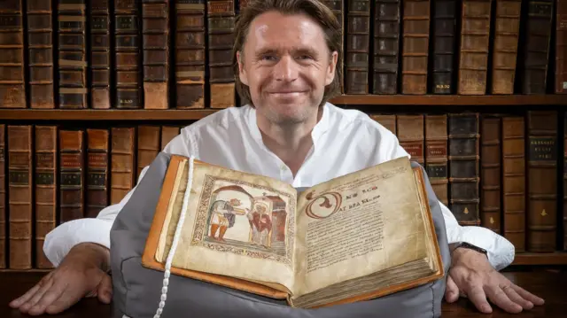 Девід Вудман, професор історії в Робінсон-коледжі Кембриджського університету, який написав нову біографію Етельстана