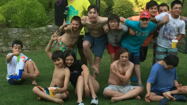 Valentina junto a sus amigos de "Andes Mágico".