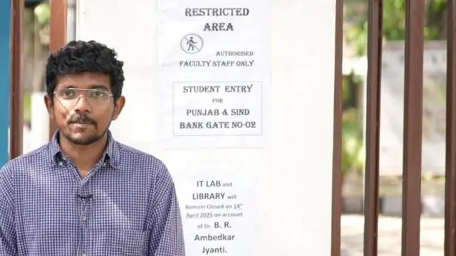 कॅम्पसमध्ये नियम कडक करण्यात आले असून सायंकाळी पाचनंतर विद्यार्थ्यांना प्रवेश दिला जात नाही.