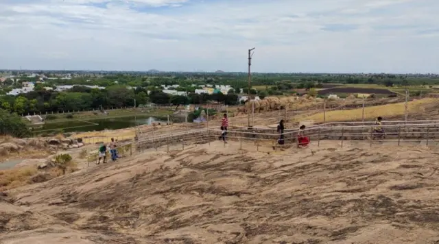 તામિલનાડુમાં બીજે ક્યાંય આટલા મોટા પ્રમાણમાં જૈન શિલ્પો જોવા મળતાં નથી