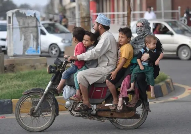 প্রতীকী চিত্র- ভারত, পাকিস্তান এবং বাংলাদেশে জন্মের হারের চিত্র একেবারে অন্যরকম।