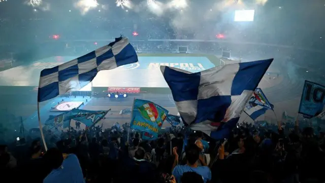 Naappoliiin waggoota 33 booda yeroo duraaf Waancaa Liigii Xaaliyaanii baatii Caamsaa keessa ol kaase