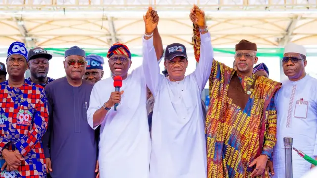 Govnor Babajide Sanwo-olu of Lagos State and Dapo Abiodun of Ogun State raise di hand of Dr Isaacs Kekemeke afta di APC Southwest zone re-elect am as dia zonal chairman