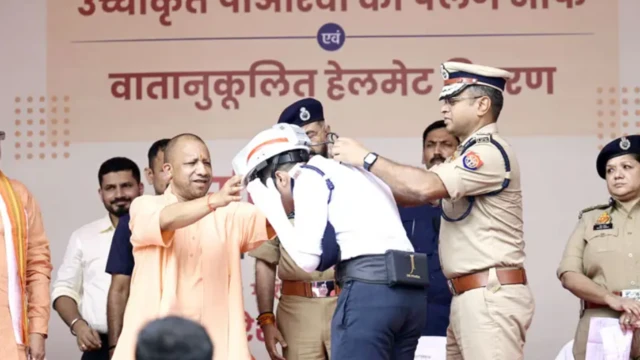 யோகி உண்மையில் அதிகாரிகளுக்கு அதிக இடம் கொடுத்துள்ளாரா?