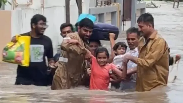 જામનગર શહેરમાં મંગળદીપ સોસાયટી વિસ્તારમાં રાહત અને બચાવ કામગીરી