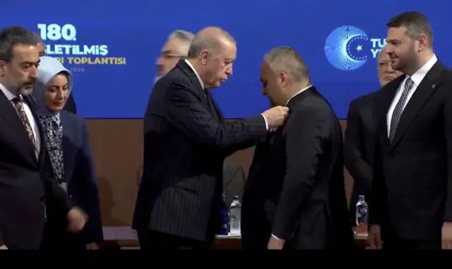 ERDOĞAN takıyor. 