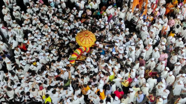 मोजक्या चार-पाच दिंड्या सोडल्या तर इतर सर्व दिंड्यांनी तेव्हा दलित दिंड्यांच्या विरोधातच भूमिका घेतली होती.