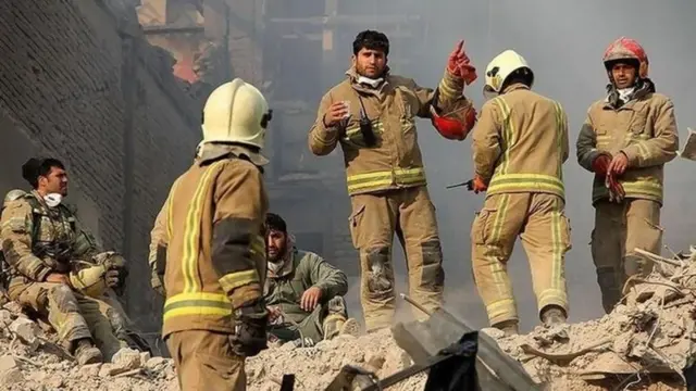 ساختمان پلاسکو در پی آتش‌سوزی فرو ریخت