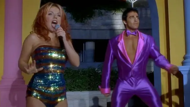 স্পাইস গার্লস চলচ্চিত্র স্পাইস ওয়ার্ল্ড-এ গেরি হ্যালিওয়েল ও অ্যালান রিভস, এমন একটি দৃশ্য