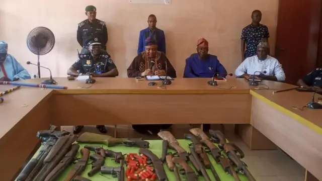 Aworan Kabiyesi Akarigbo nibi ti wọn ti n ṣeto idarijin awọn ọmọ ẹgbẹ okunkun