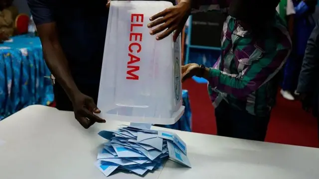 Ịgụ vootu amalitela dịka emechiri ntuliaka na Sọnde
